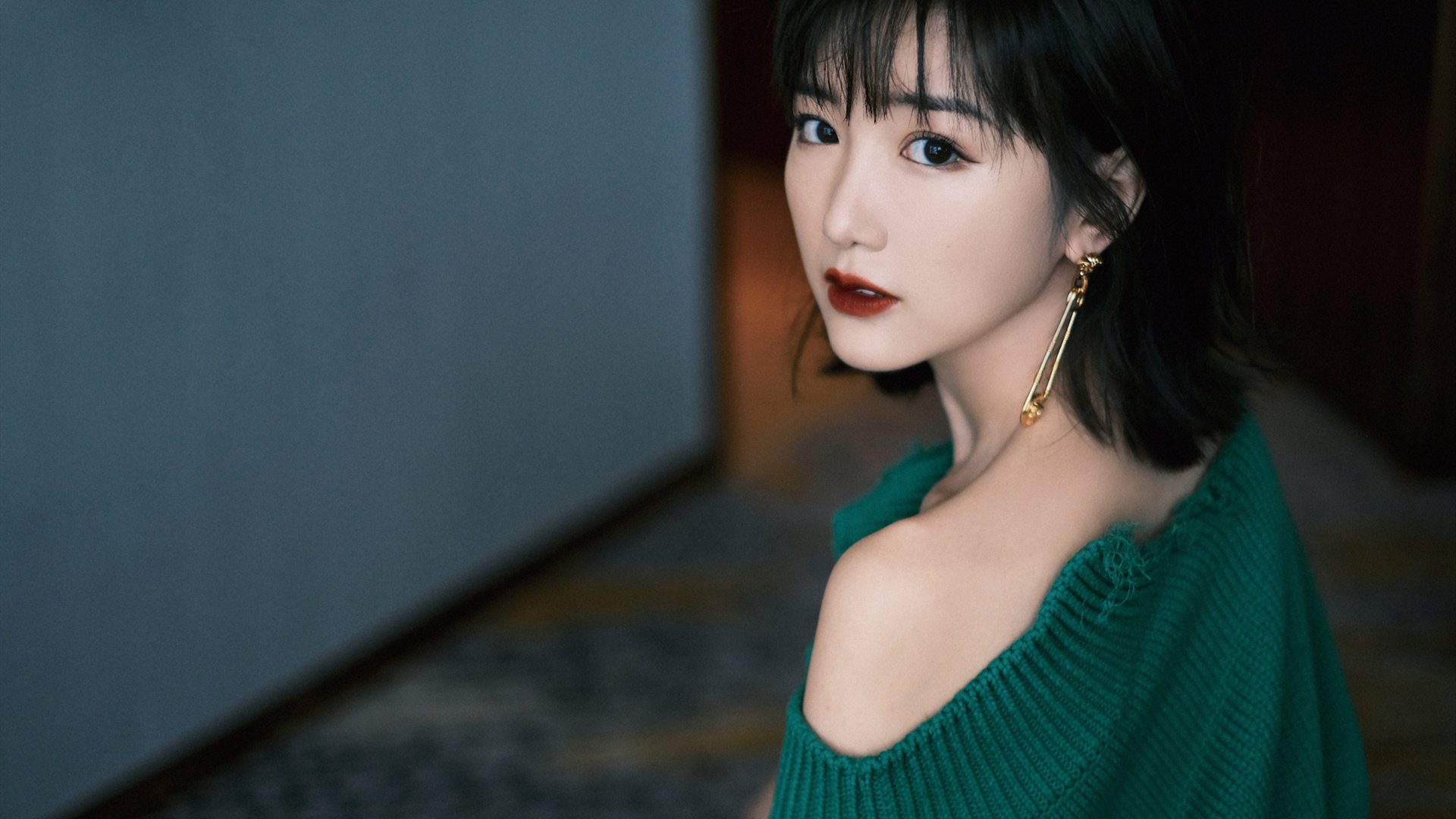 赛场巨人杀手，红牛二队如何以精妙策略力克阿斯顿马丁，佩雷兹点燃赛场暗流