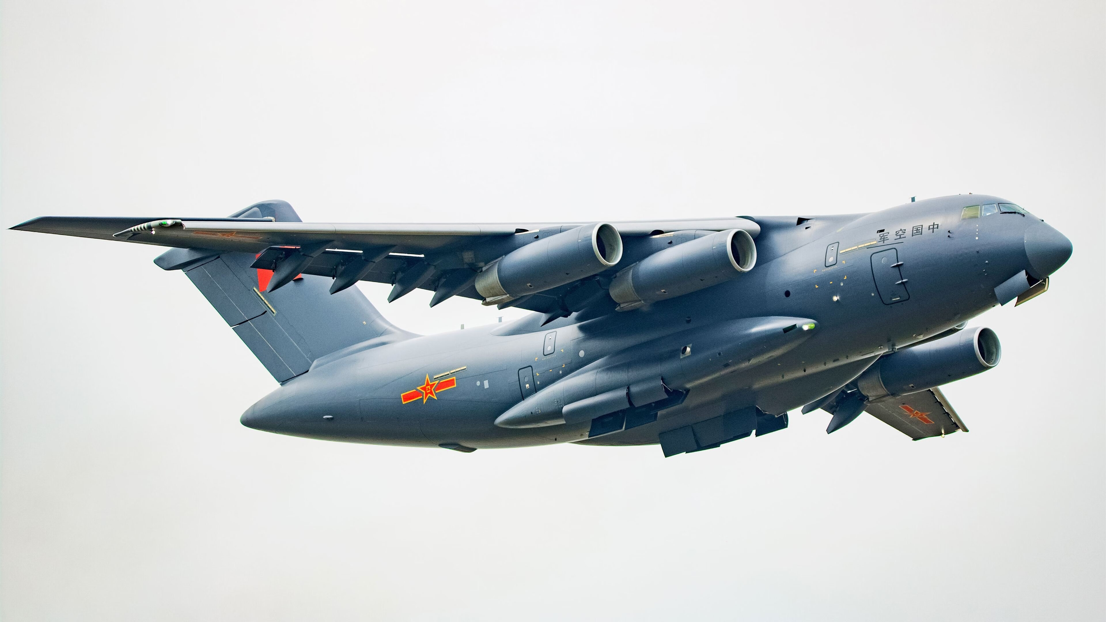 世界杯夜的两个守夜人，当塞内加尔的战舞遇上库尔图瓦的圣殿